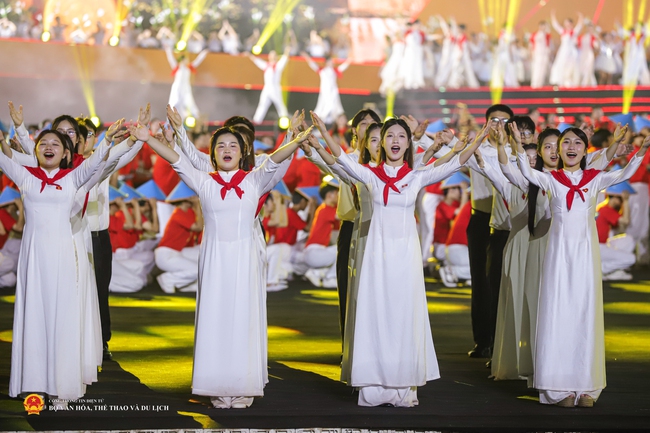 Định hướng ph&aacute;t triển nguồn nh&acirc;n lực ng&agrave;nh văn h&oacute;a trong kỷ nguy&ecirc;n mới theo tinh thần dự thảo văn kiện đại hội đảng lần thứ XIV - Ảnh 2.