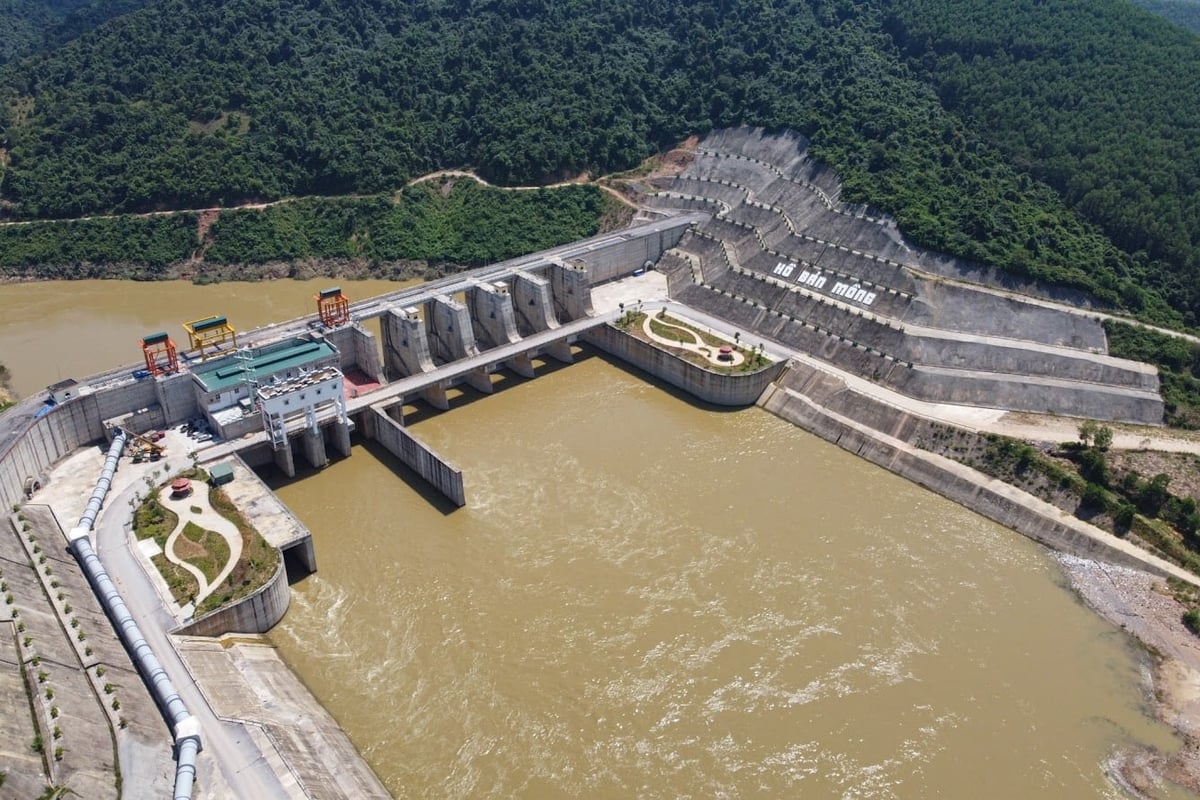 Công trình Hồ chứa nước Bản Mồng. Ảnh: Tùng Đinh.