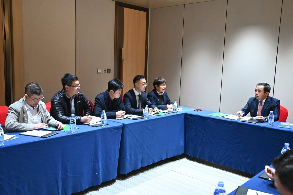 Bộ trưởng Trần Đức Thắng làm việc với Công ty Trần Thị. Ảnh: Tùng Đinh.