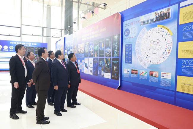 Tổ chức Triển lãm giới thiệu “Thành tựu kinh tế, xã hội của đất nước sau 40 năm đổi mới, đặc biệt trong giai đoạn 2021 - 2025” - Ảnh 1. Tổ chức Triển lãm giới thiệu “Thành tựu kinh tế, xã hội của đất nước sau 40 năm đổi mới, đặc biệt trong giai đoạn 2021 - 2025” - Ảnh 1.