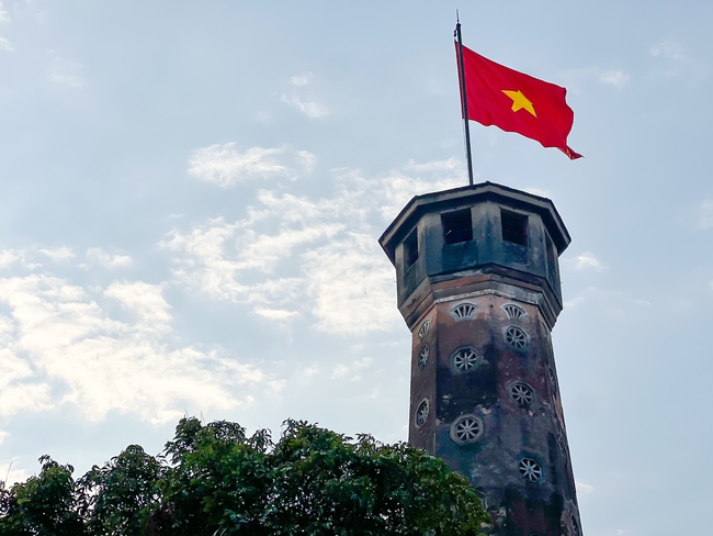 Tour "Ký ức Cột cờ" - Trải nghiệm di sản kết hợp giữa giá trị lịch sử, công nghệ số và cảm xúc - Ảnh 5. Tour "Ký ức Cột cờ" - Trải nghiệm di sản kết hợp giữa giá trị lịch sử, công nghệ số và cảm xúc - Ảnh 5.