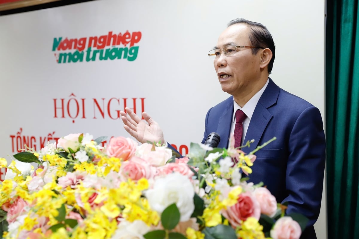 Thứ trưởng Phùng Đức Tiến đánh giá, Báo Nông nghiệp và Môi trường đã hoàn thành tốt vai trò là cơ quan báo chí chủ lực của Bộ, bám sát thực tiễn sản xuất, quản lý, điều hành. Ảnh: Tùng Đinh. Thứ trưởng Phùng Đức Tiến đánh giá, Báo Nông nghiệp và Môi trường đã hoàn thành tốt vai trò là cơ quan báo chí chủ lực của Bộ, bám sát thực tiễn sản xuất, quản lý, điều hành. Ảnh: Tùng Đinh.