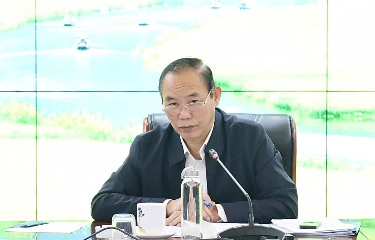 Thứ trưởng Bộ N&ocirc;ng nghiệp v&agrave; M&ocirc;i trường Ph&ugrave;ng Đức Tiến chủ tr&igrave; cuộc họp r&agrave; so&aacute;t c&ocirc;ng t&aacute;c chống khai th&aacute;c IUU, ng&agrave;y 10/1. Ảnh: Hồng Ngọc.