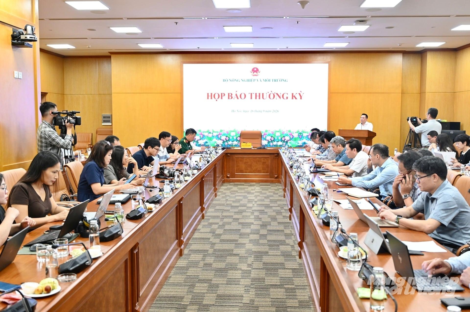 Họp báo thường kỳ tình hình sản xuất tháng 8/2026 và 8 tháng đầu năm tại trụ sở Bộ Nông nghiệp và Môi trường. Ảnh: Kiều Chi. Họp báo thường kỳ tình hình sản xuất tháng 8/2026 và 8 tháng đầu năm tại trụ sở Bộ Nông nghiệp và Môi trường. Ảnh: Kiều Chi.
