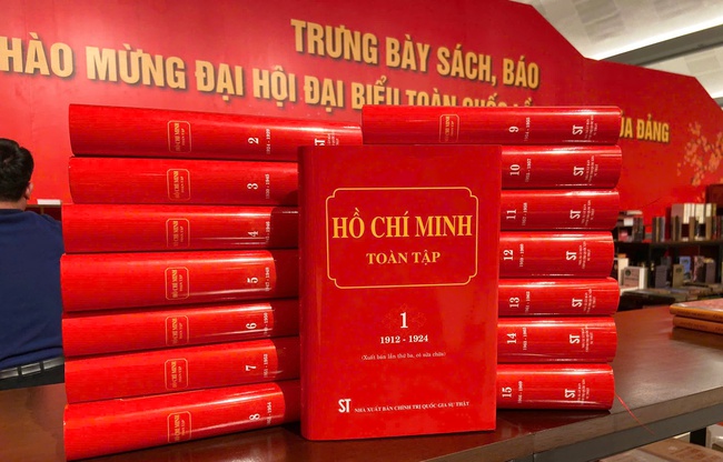T&aacute;i bản c&aacute;c ấn phẩm đặc biệt về Chủ tịch Hồ Ch&iacute; Minh ch&agrave;o mừng Đại hội XIV của Đảng - Ảnh 2.