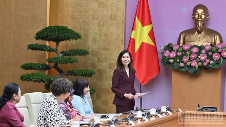 Bà Pauline Tamesis, điều phối viên thường trú Liên hợp quốc tại Việt Nam phát biểu tại buổi gặp mặt. ndo_br_anh-6-9165.jpg