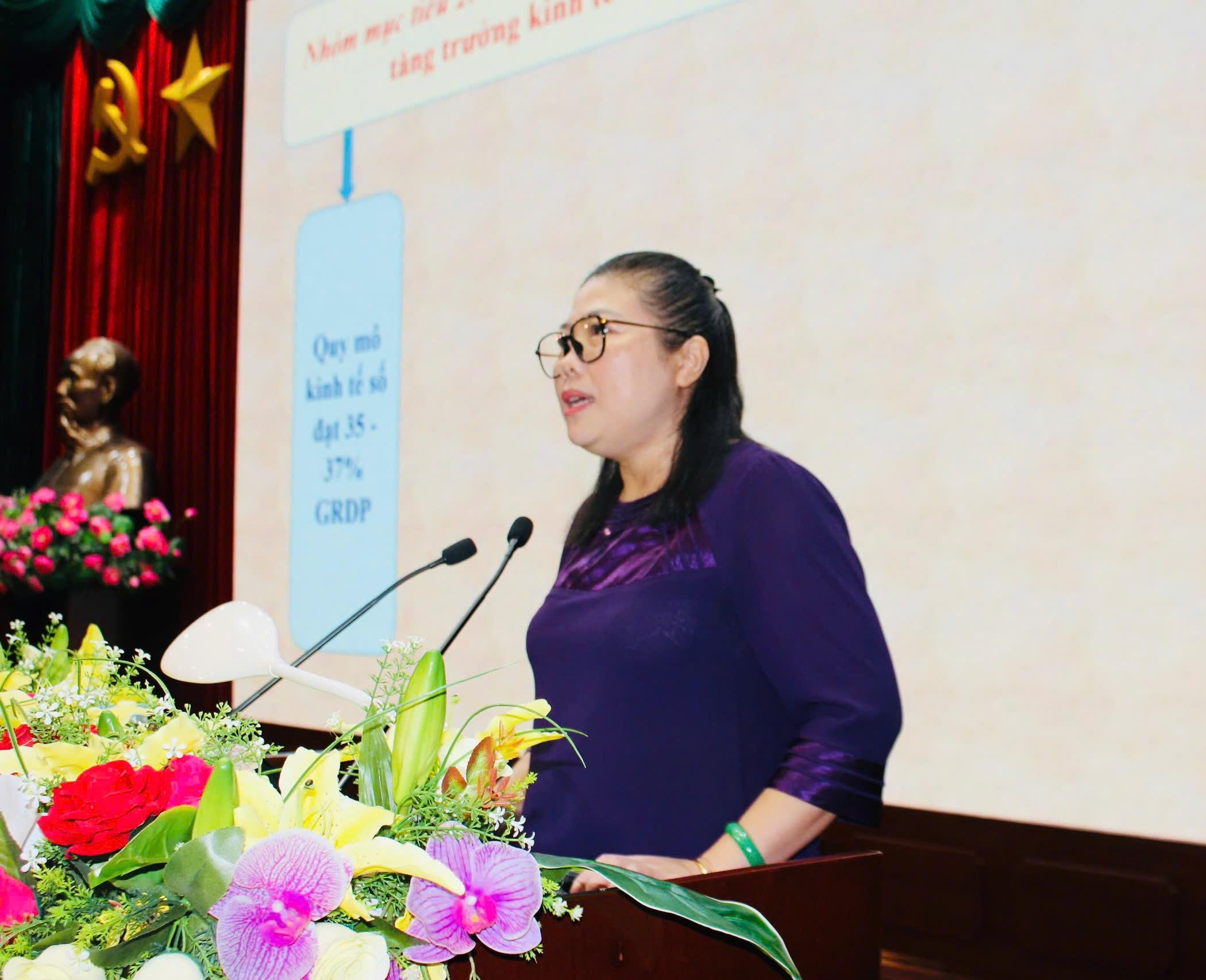 Bà Lương Thị Lệ Hằng 