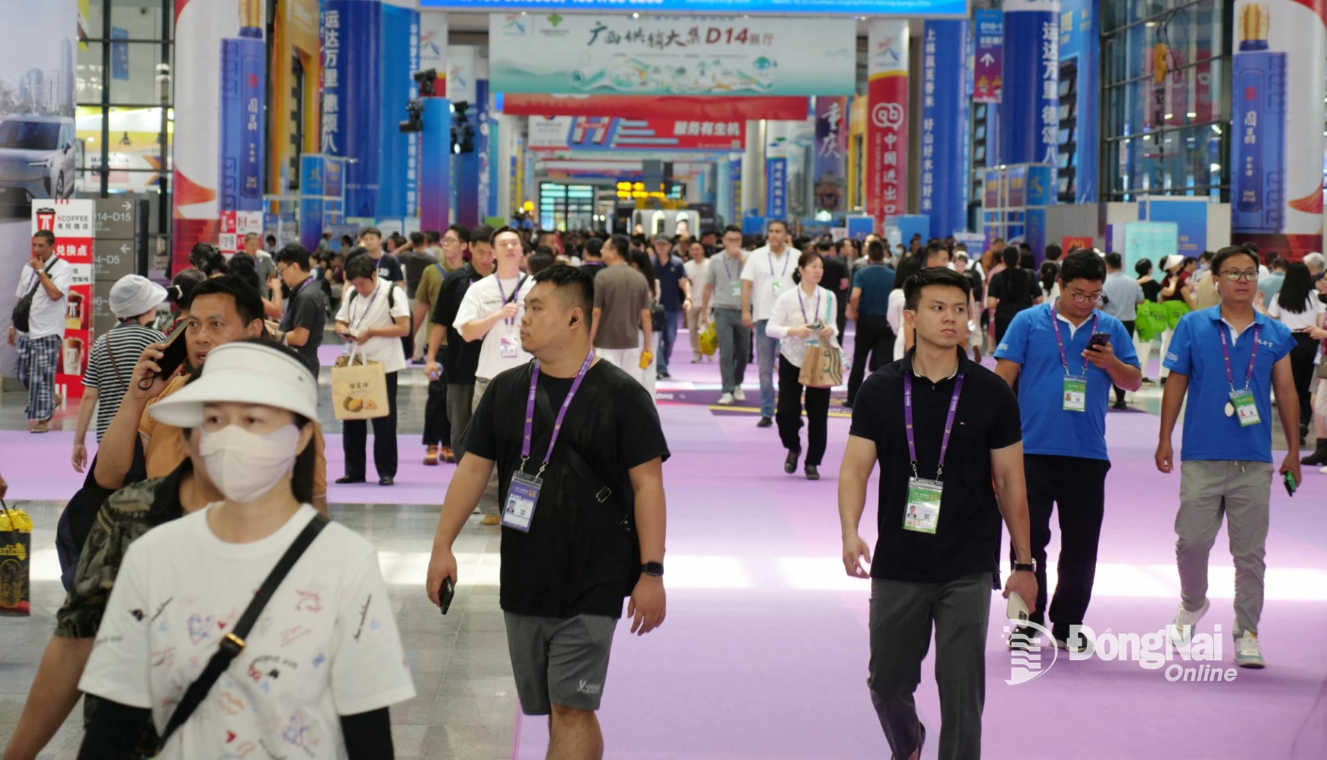 Trung bình mỗi kỳ hội chợ, các doanh nghiệp của Việt Nam có cơ hội tiếp cận tới khoảng 50.000 thương nhân Trung Quốc và các nước ASEAN. Ảnh: Xuân Lượng  