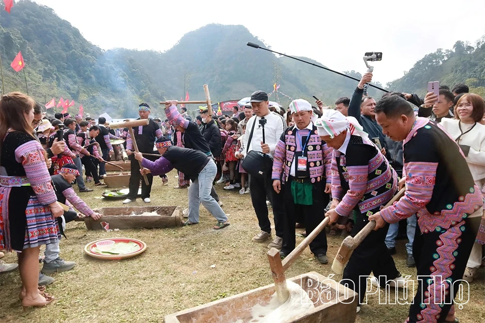 Khám phá lễ hội “Đi chơi núi”