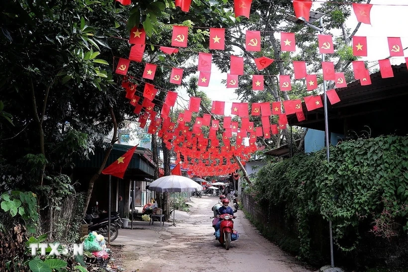 Góp ý dự thảo văn kiện Đại hội XIV của Đảng: Tạo đà cho vùng khó khăn phát triển