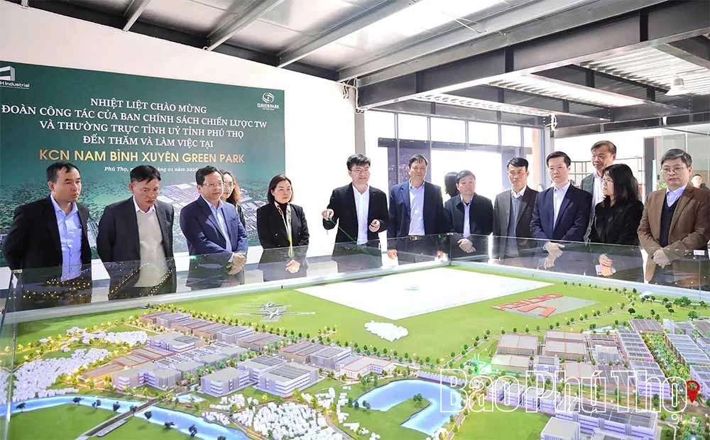 Đo&agrave;n c&ocirc;ng t&aacute;c của Ban Ch&iacute;nh s&aacute;ch, chiến lược Trung ương khảo s&aacute;t tại C&ocirc;ng ty Honda Việt Nam v&agrave; Tập đo&agrave;n CNCTech