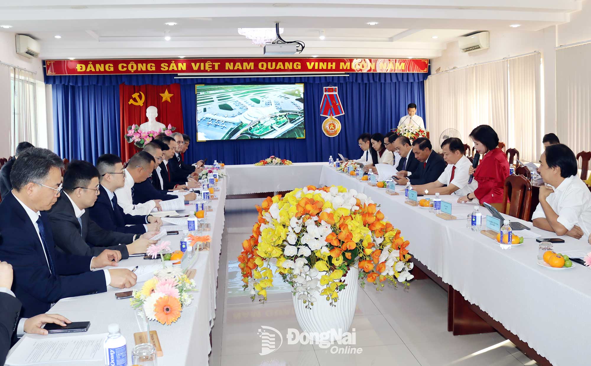 Quang cảnh buổi làm việc. Ảnh: Hoàng Lộc