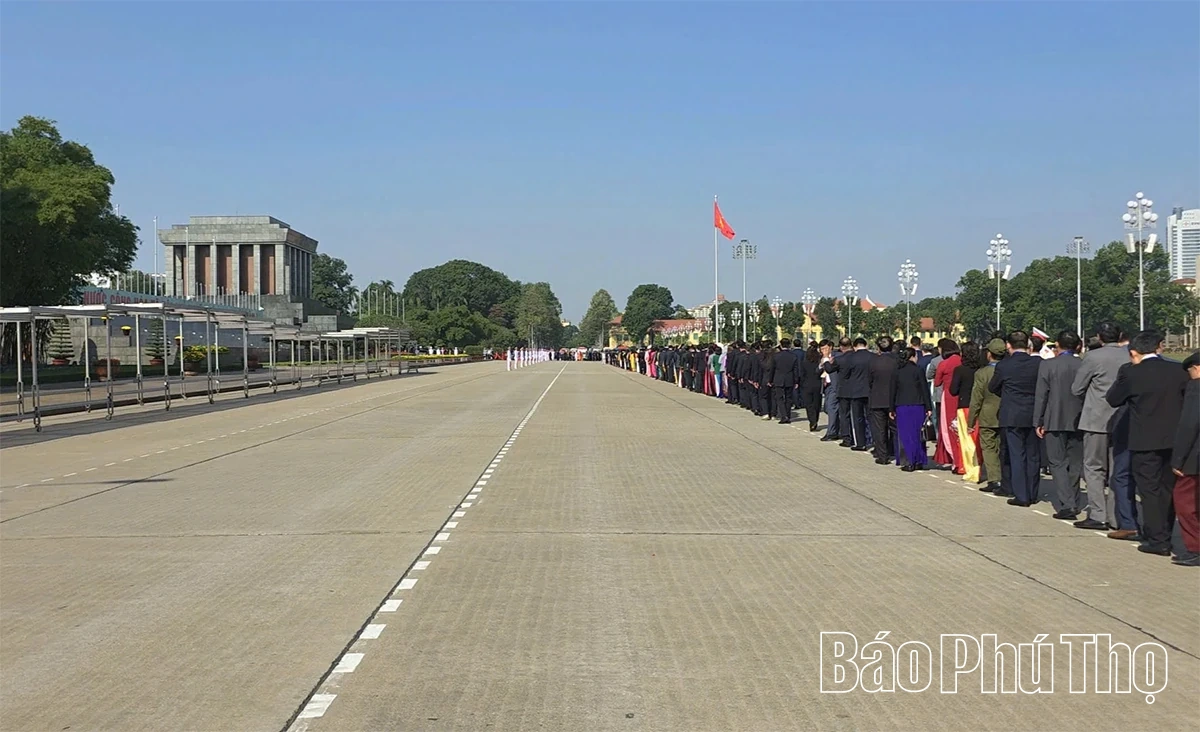 Rộn r&atilde; &ldquo;bản h&ograve;a ca&rdquo; thi đua y&ecirc;u nước