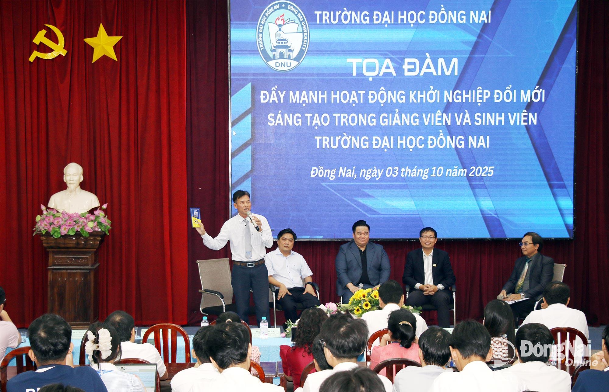 Các chuyên gia về khởi nghiệp đổi mới sáng tạo chia sẻ tại tọa đàm. Ảnh: Lam Phương