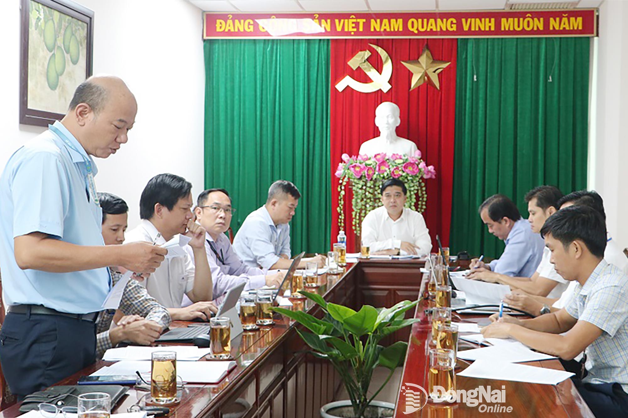 Đại diện Sở Xây dựng báo cáo tại buổi làm việc. Ảnh: Phạm Tùng