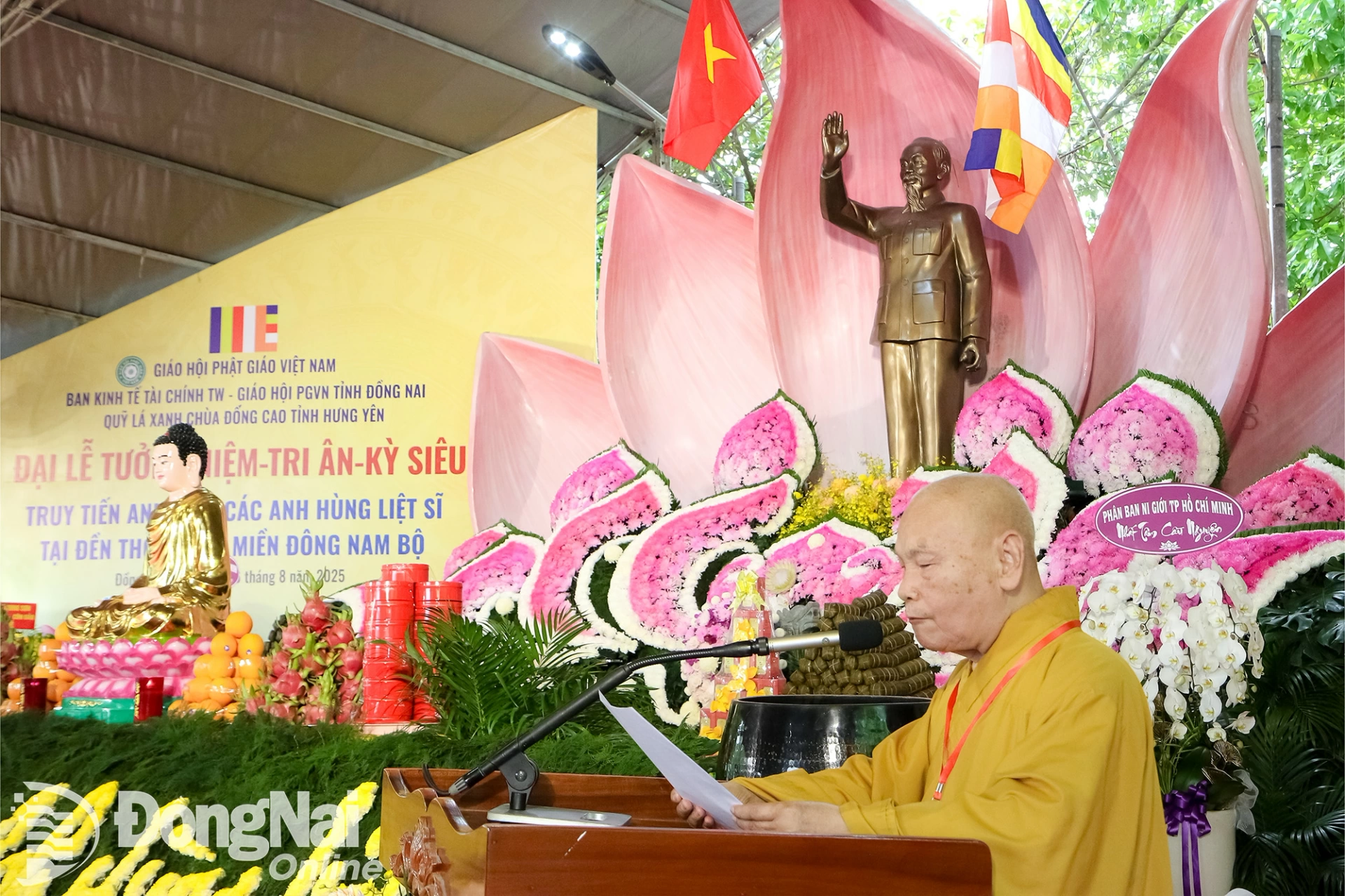 Trưởng lão Hòa thượng Thích Thiện Nhơn, Chủ tịch Hội đồng Trị sự Trung ương Giáo hội Phật giáo Việt Nam phát biểu tại buổi lễ. Ảnh: Văn Truyên  