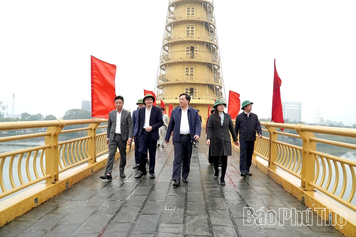 Chủ tịch UBND tỉnh Trần Duy Đông kiểm tra công tác chỉnh trang đô thị phục vụ đón Tết Nguyên đán