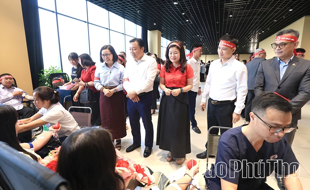 Ngày hội hiến máu “Giọt hồng Cội Việt” lần thứ III thu hút đông đảo người dân tham gia
