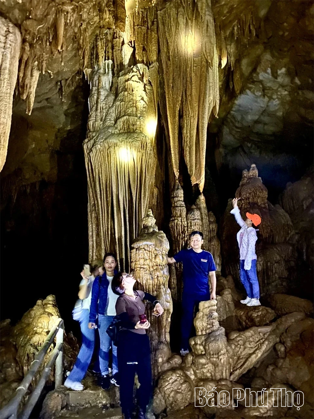 Khám phá du lịch trên “Nóc nhà xứ Mường”