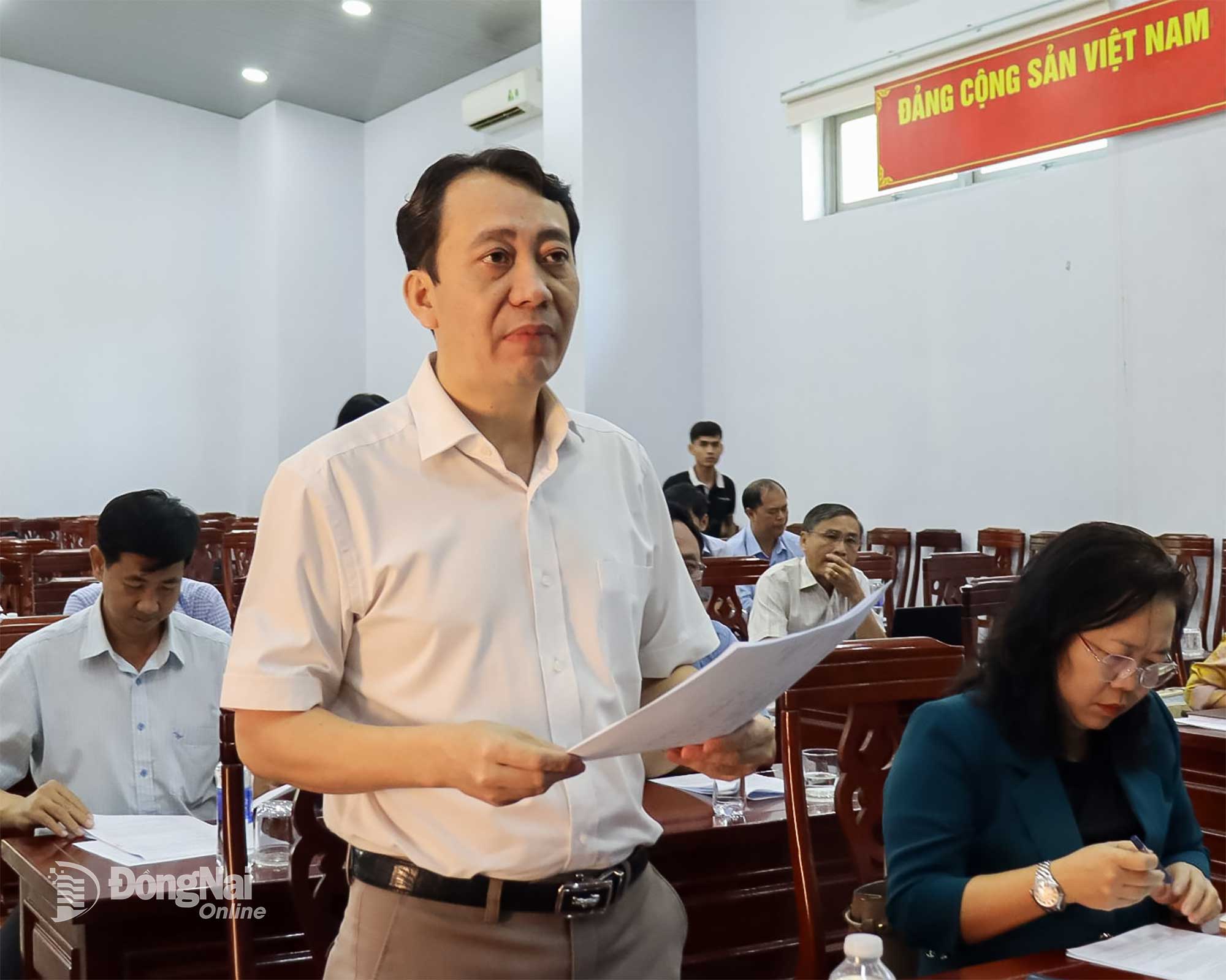 Đại diện Sở Gi&aacute;o dục v&agrave; Đ&agrave;o tạo tỉnh Đồng Nai b&aacute;o c&aacute;o kết quả thực hiện đề &aacute;n. Ảnh: Nguyệt H&agrave;