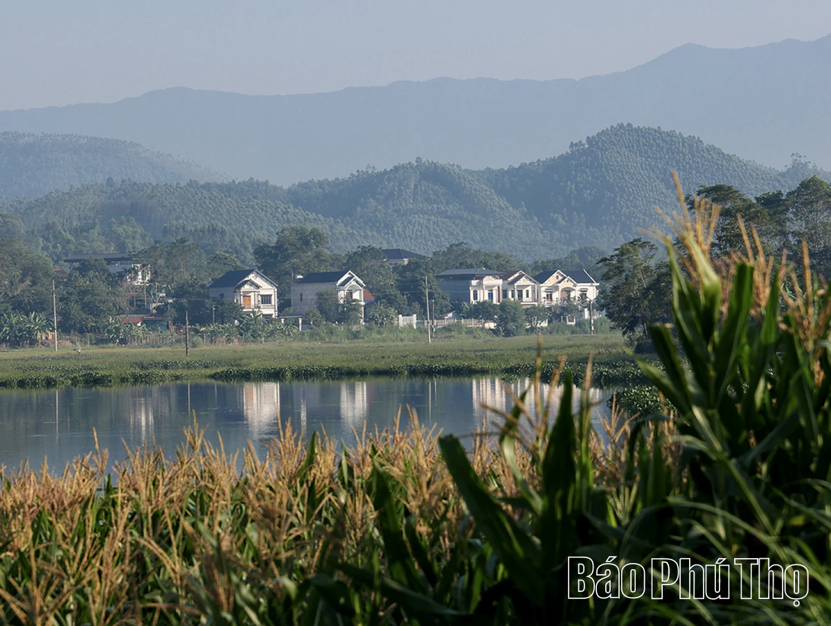 Nắng sớm hồ Vân Trục