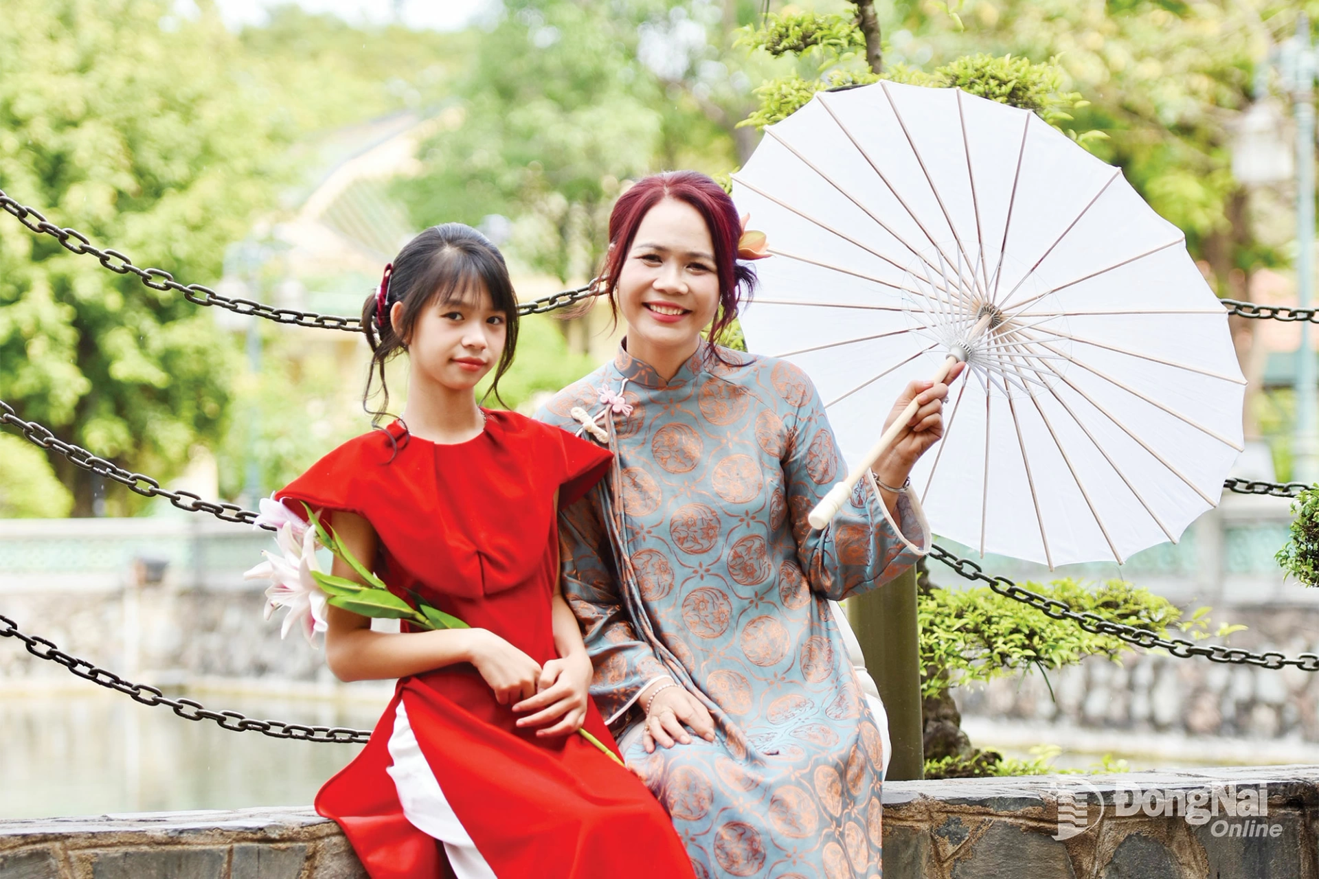 &Aacute;o d&agrave;i l&agrave; trang phục được lựa chọn trong c&aacute;c bộ ảnh Tết