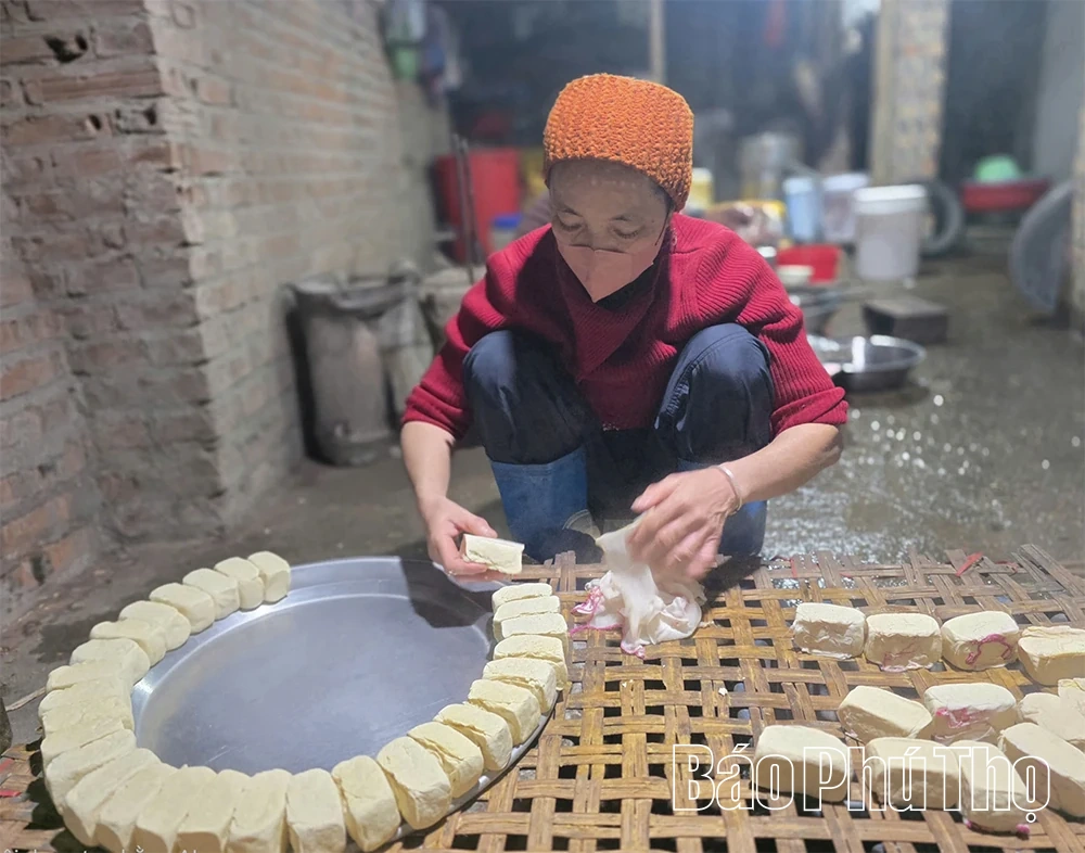 Đậu R&ugrave;a Tu&acirc;n Ch&iacute;nh: G&oacute;i trọn vị qu&ecirc; trong từng miếng nhỏ