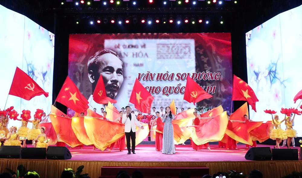 Nghị quyết chỉ r&otilde;: Ph&aacute;t triển văn ho&aacute;, con người l&agrave; nền tảng, nguồn lực nội sinh quan trọng, động lực to lớn, trụ cột, hệ điều tiết cho ph&aacute;t triển nhanh v&agrave; bền vững đất nước. Ảnh: Trần Huấn  