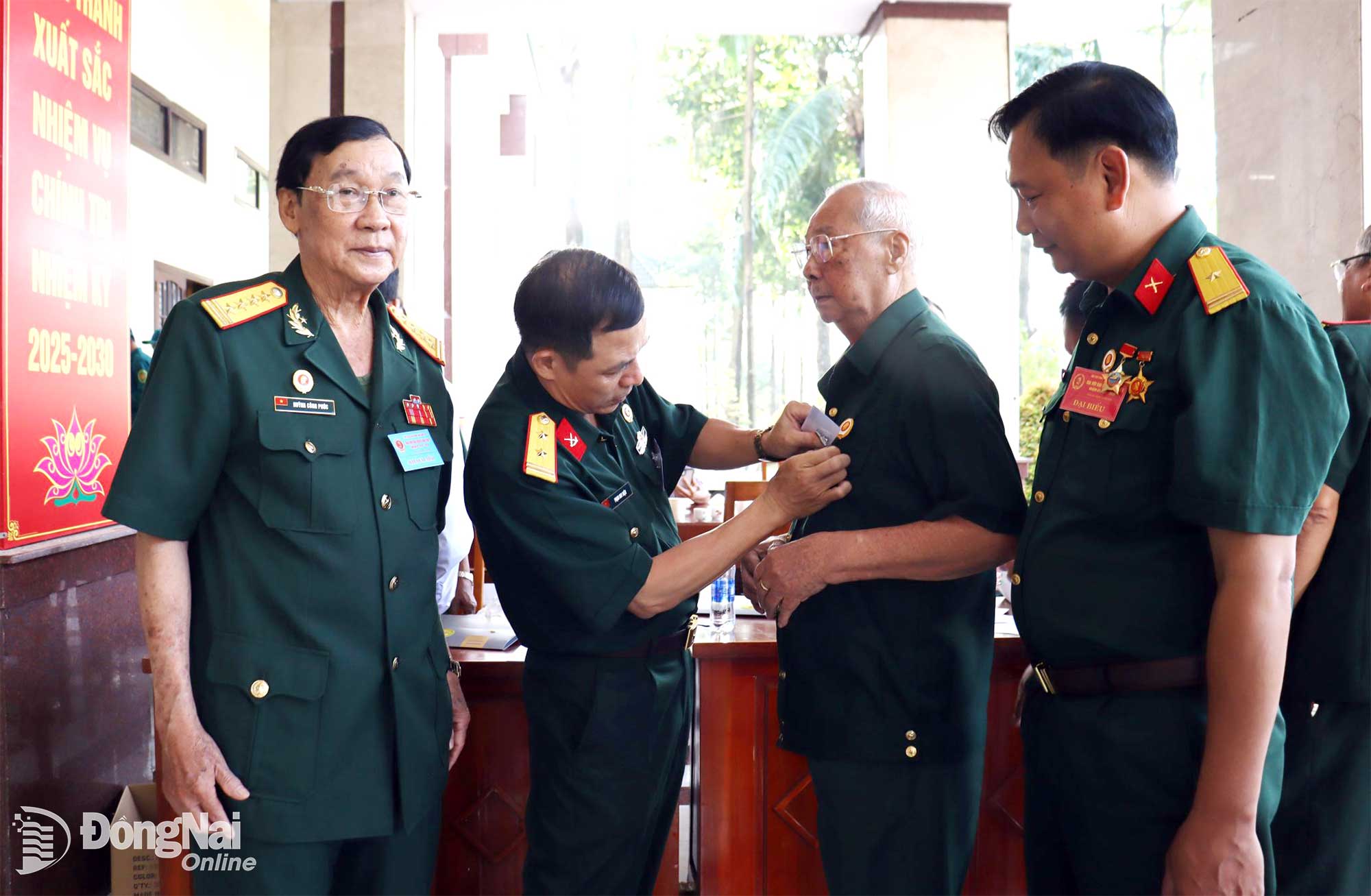 Ban tổ chức đại hội đón tiếp đồng chí Nguyễn Trí Thức, nguyên Ủy viên Ban Thường vụ Tỉnh ủy, nguyên Chủ tịch Hội Cựu chiến binh tỉnh Đồng Nai. Ảnh: Nguyệt Hà