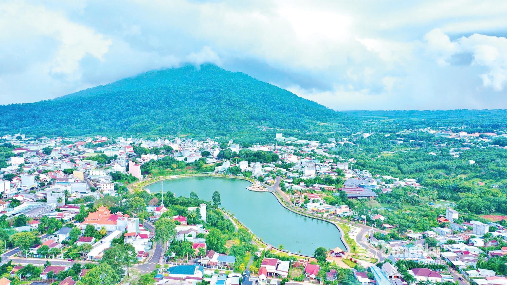 Phường Phước Long quyết t&acirc;m đưa kinh tế - x&atilde; hội ph&aacute;t triển, đời sống người d&acirc;n ng&agrave;y một n&acirc;ng cao. Trong ảnh: Một g&oacute;c phường Phước Long h&ocirc;m nay. Ảnh: PH&Uacute; QU&Yacute;