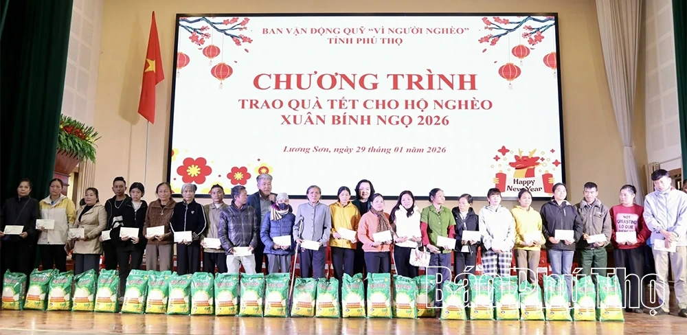 Chương tr&igrave;nh &ldquo;Tết v&igrave; người ngh&egrave;o - Xu&acirc;n y&ecirc;u thương&rdquo; tại x&atilde; Lương Sơn