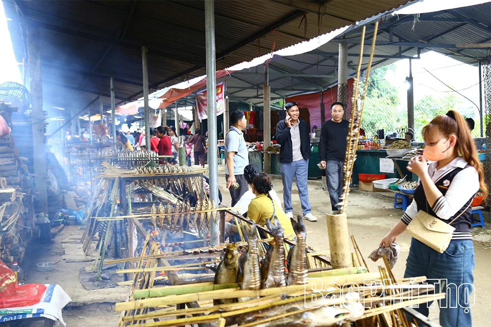 Cá nướng sông Đà - dư vị níu chân du khách trong hành trình du xuân đền Chúa Thác Bờ