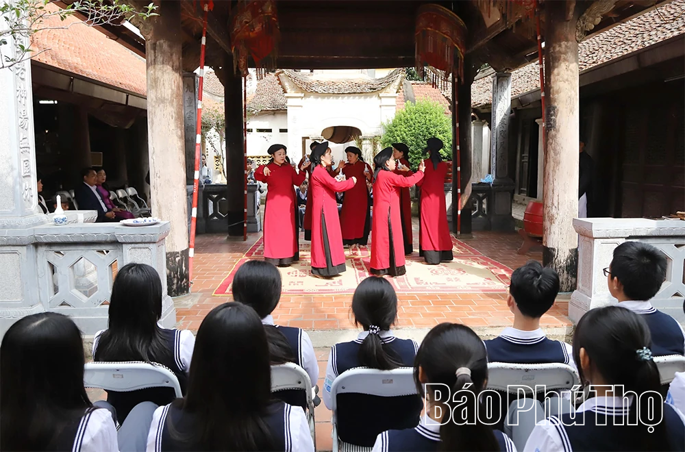 Trải nghiệm du lịch học đường- Gi&aacute;o dục Di sản văn ho&aacute; V&ugrave;ng Đất Tổ