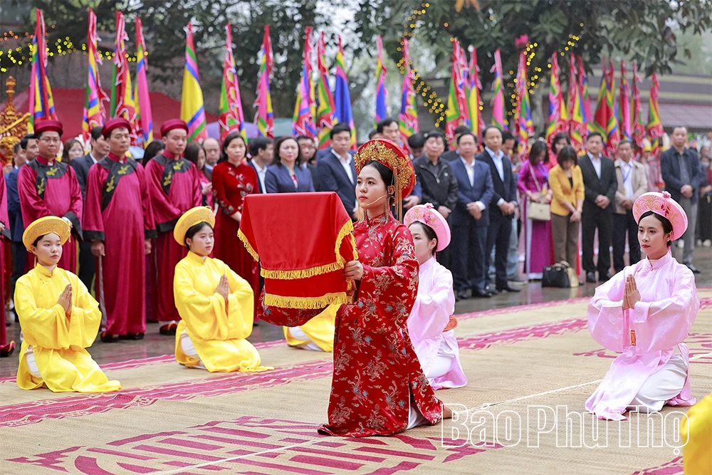 Vẻ đẹp “trong veo”, thuần khiết nơi đất Mẫu