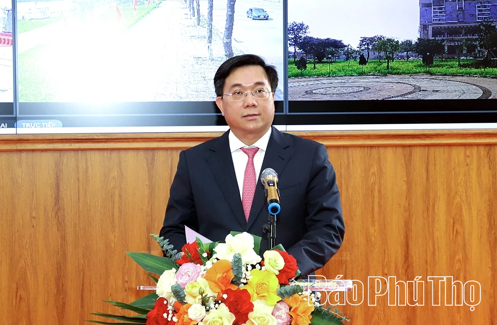 Chủ tịch UBND tỉnh Trần Duy Đông cắt băng khánh thành Trung tâm Camera giám sát an ninh trật tự, xử lý vi phạm về trật tự ATGT