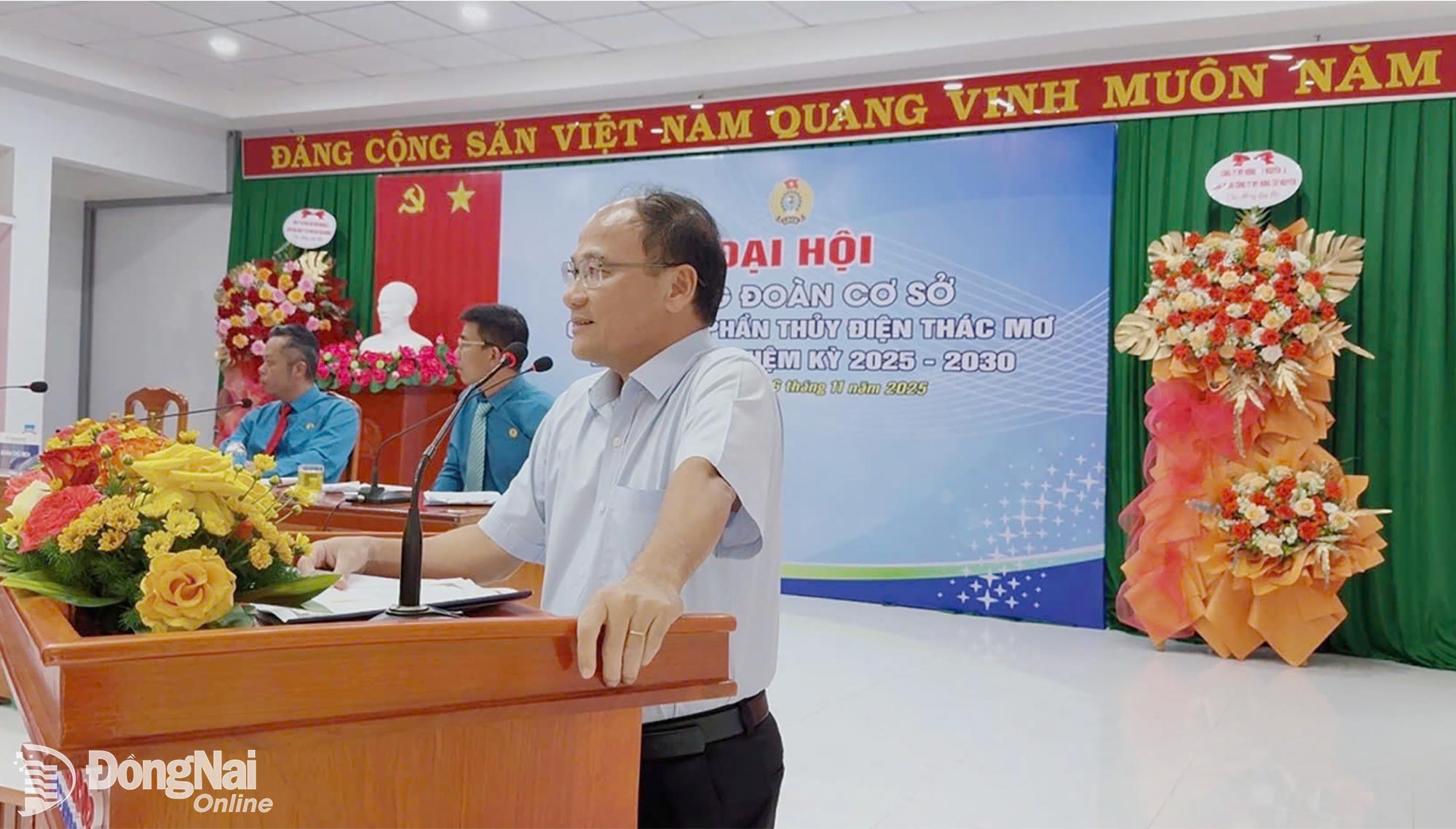 Bí thư Đảng ủy, Chủ tịch HĐQT Công ty Cổ phần Thủy điện Thác Mơ Huỳnh Văn Khánh phát biểu tại đại hội. Ảnh: Ngọc Bích  