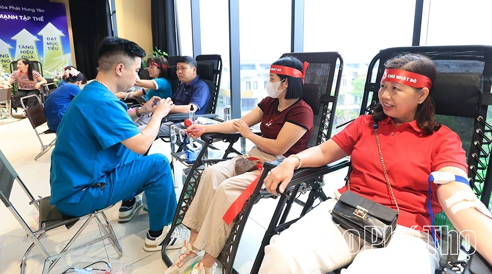 Ngày hội hiến máu “Giọt hồng Cội Việt” lần thứ III thu hút đông đảo người dân tham gia