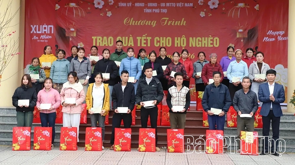 Trao gần 200 suất qu&agrave; Tết tặng hộ ngh&egrave;o, trẻ mồ c&ocirc;i tại x&atilde; Nật Sơn