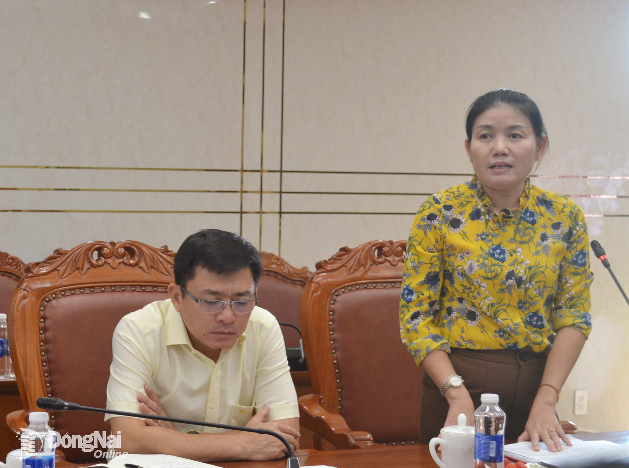 Giám đốc Trung tâm Chính trị Long Khánh Nguyễn Thị Huế phát biểu tại buổi làm việc. Ảnh: Phương Hằng  