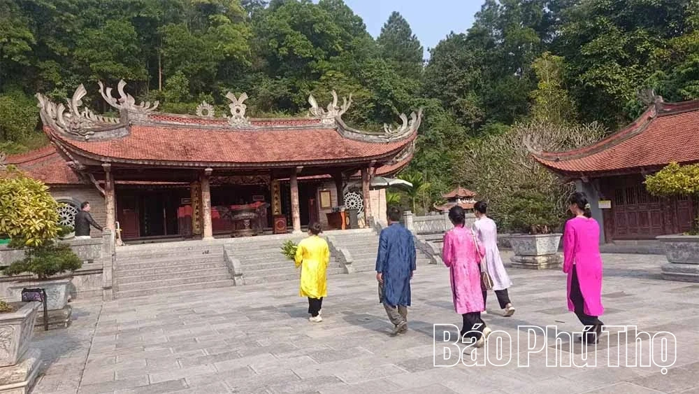 Đền thờ Quốc Tổ Lạc Long Quân – cội nguồn thiêng liêng của dòng giống Việt