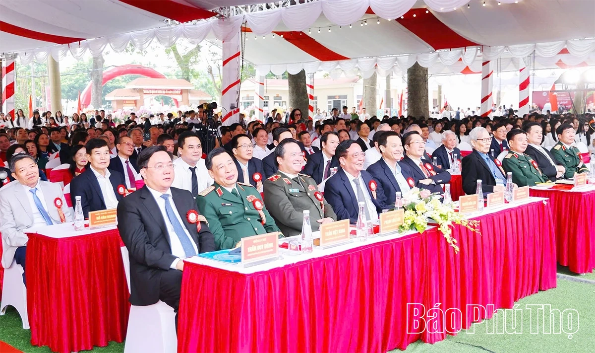 Trường THPT Yên Lạc kỷ niệm 60 năm thành lập và đón nhận Huân chương Lao động hạng Ba