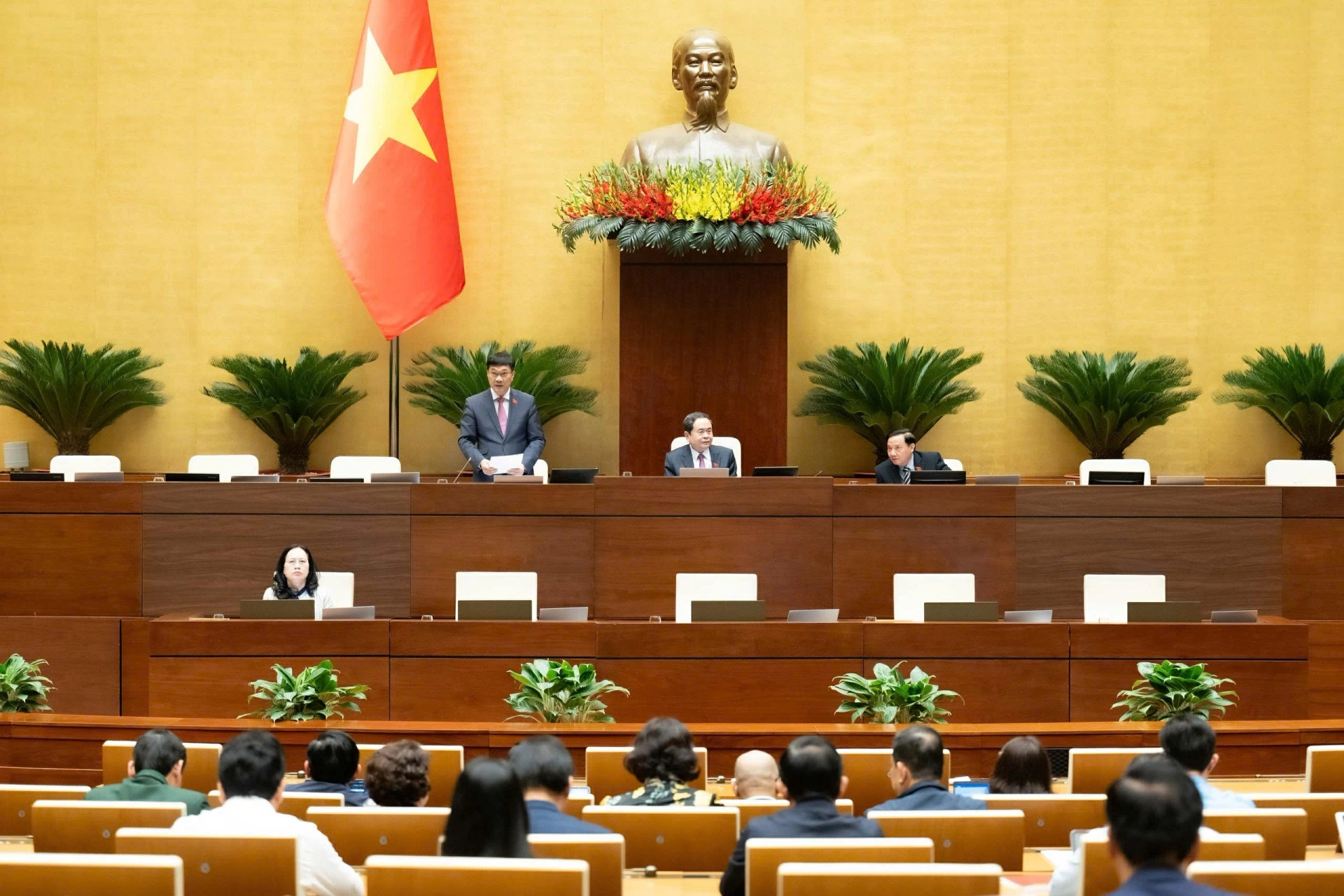 Quang cảnh Phiên họp