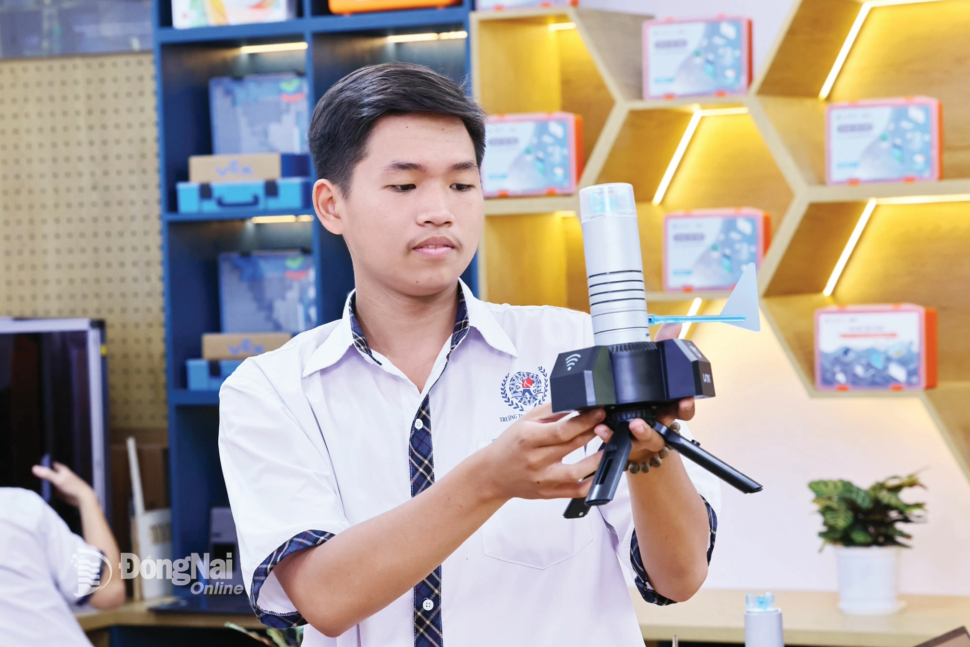 Những thiết bị c&ocirc;ng nghệ hiện đại v&agrave; đắt tiền xuất hiện trong ph&ograve;ng thực h&agrave;nh.