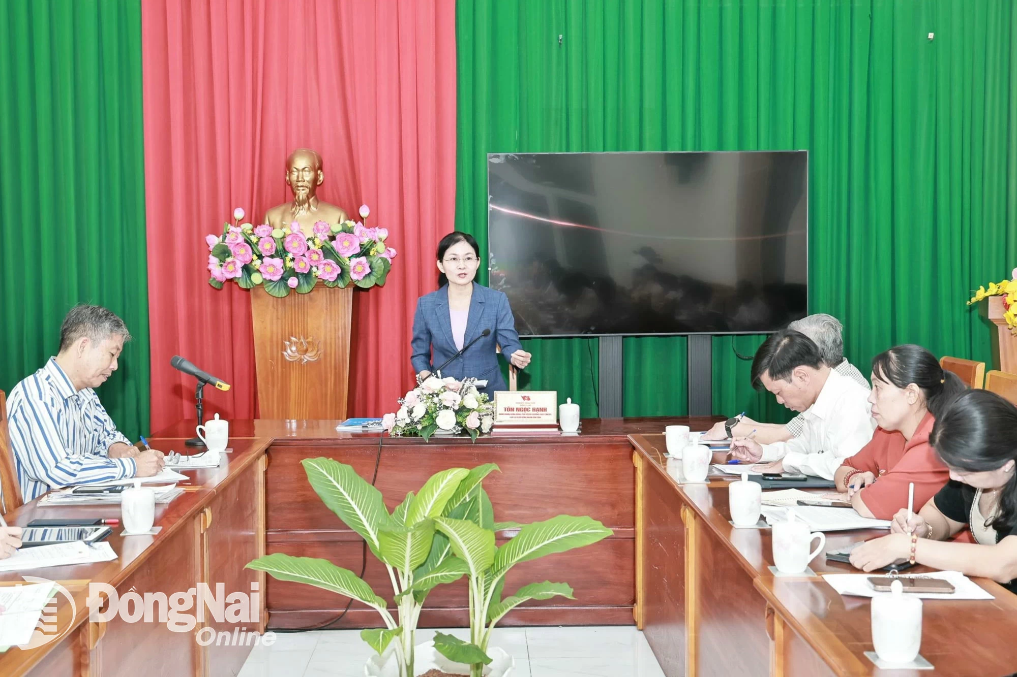 Ủy viên dự khuyết Trung ương Đảng, Phó bí thư thường trực Tỉnh ủy, Chủ tịch HĐND tỉnh Tôn Ngọc Hạnh Tôn Ngọc Hạnh phát biểu chỉ đạo tại buổi tiếp công dân. Ảnh: Công Nghĩa