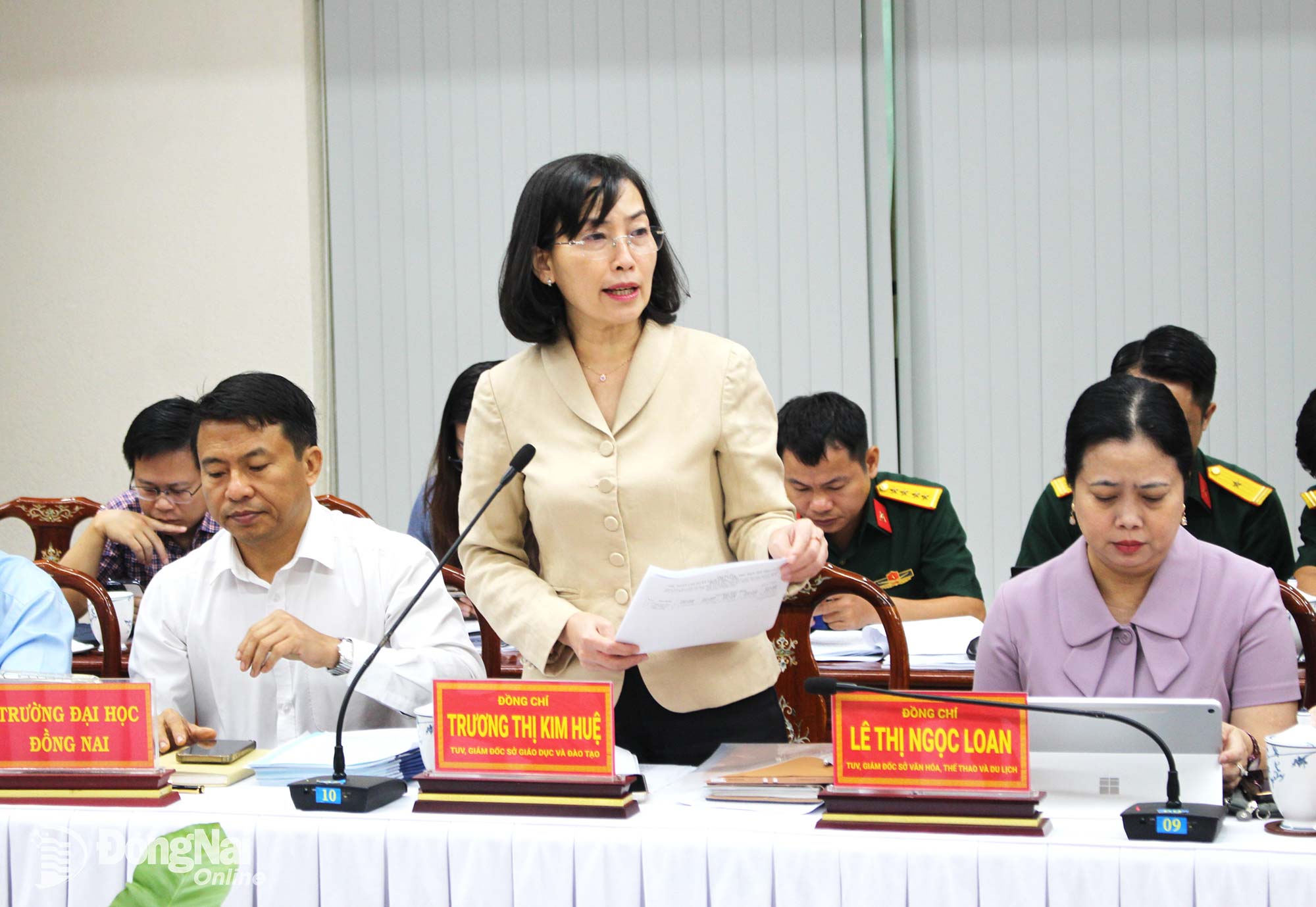 Tỉnh ủy viên, Giám đốc Sở Giáo dục và Đào tạo tỉnh Trương Thị Kim Huệ phát biểu tại buổi làm việc. Ảnh: Hồ Thảo