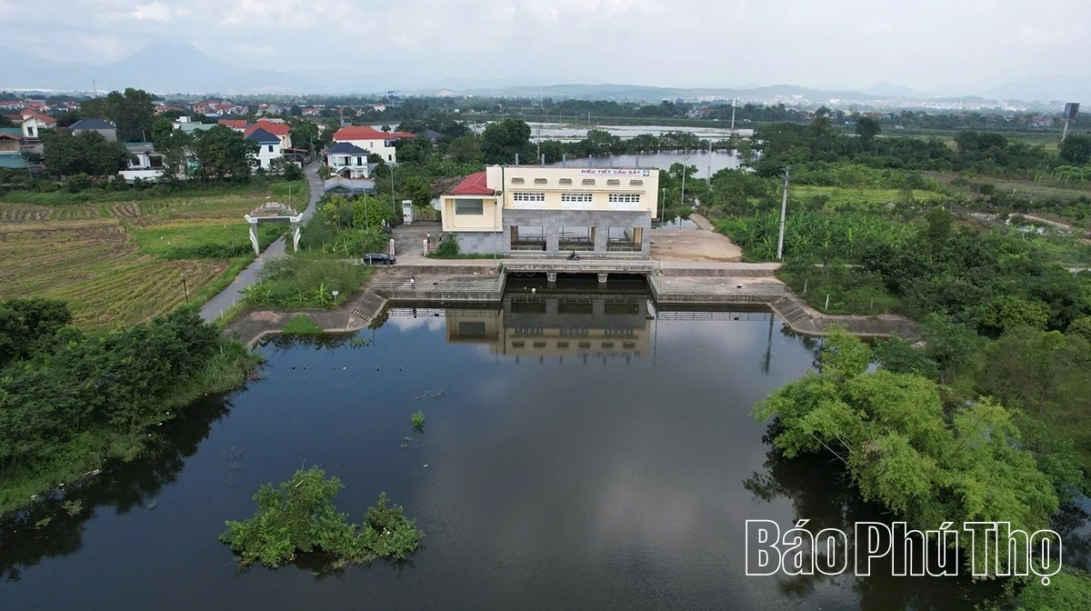 Chủ tịch UBND tỉnh kiểm tra tình hình ngập úng trên địa bàn phường Phúc Yên
