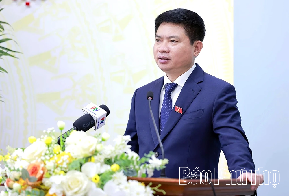 Bí thư Tỉnh ủy Trương Quốc Huy thăm, động viên, chúc mừng ngành Giáo dục và Đào tạo