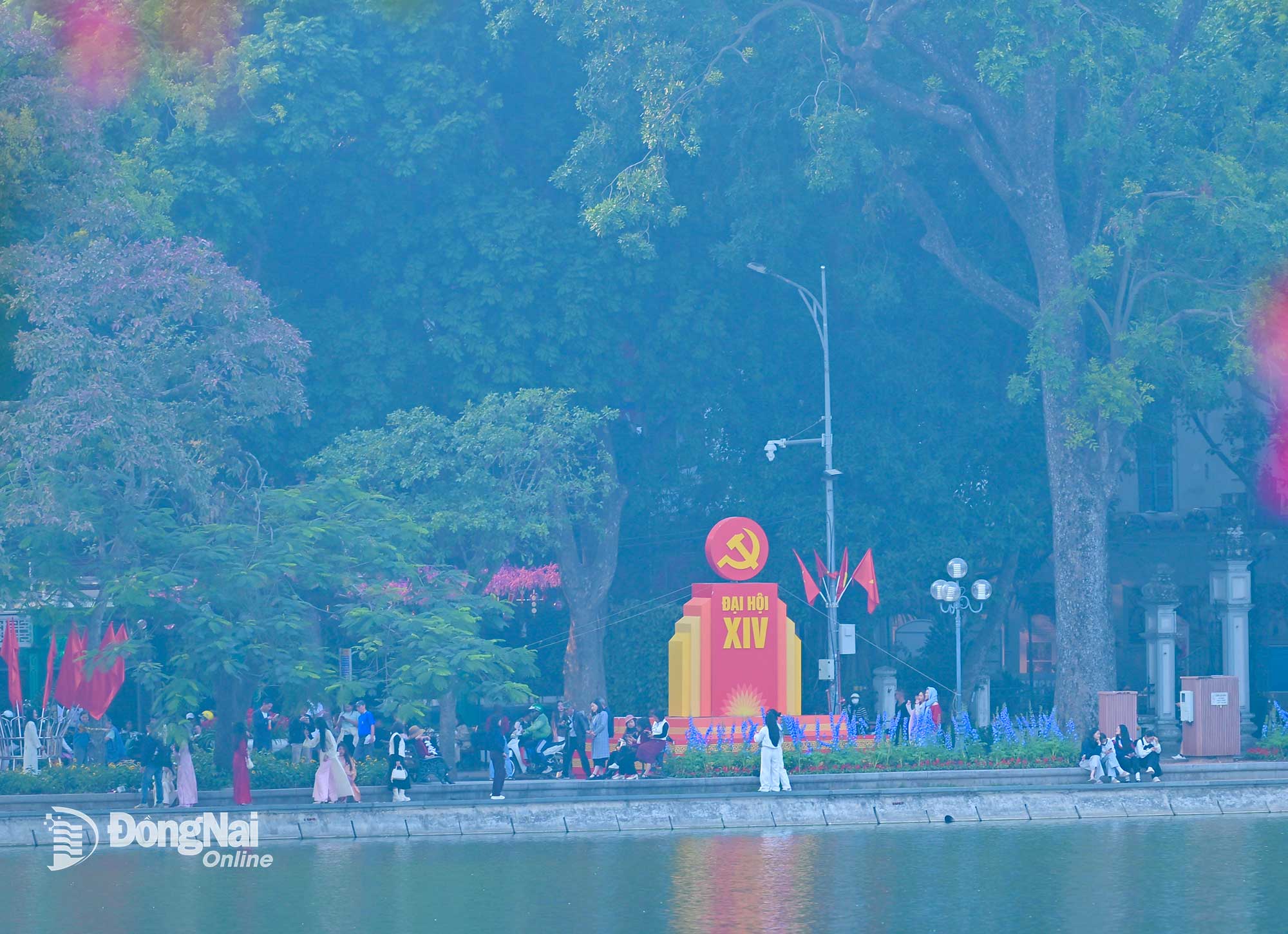 Khu vực Hồ Gươm rực rỡ ch&agrave;o đ&oacute;n Đại hội XIV. Ảnh: C&ocirc;ng Nghĩa  