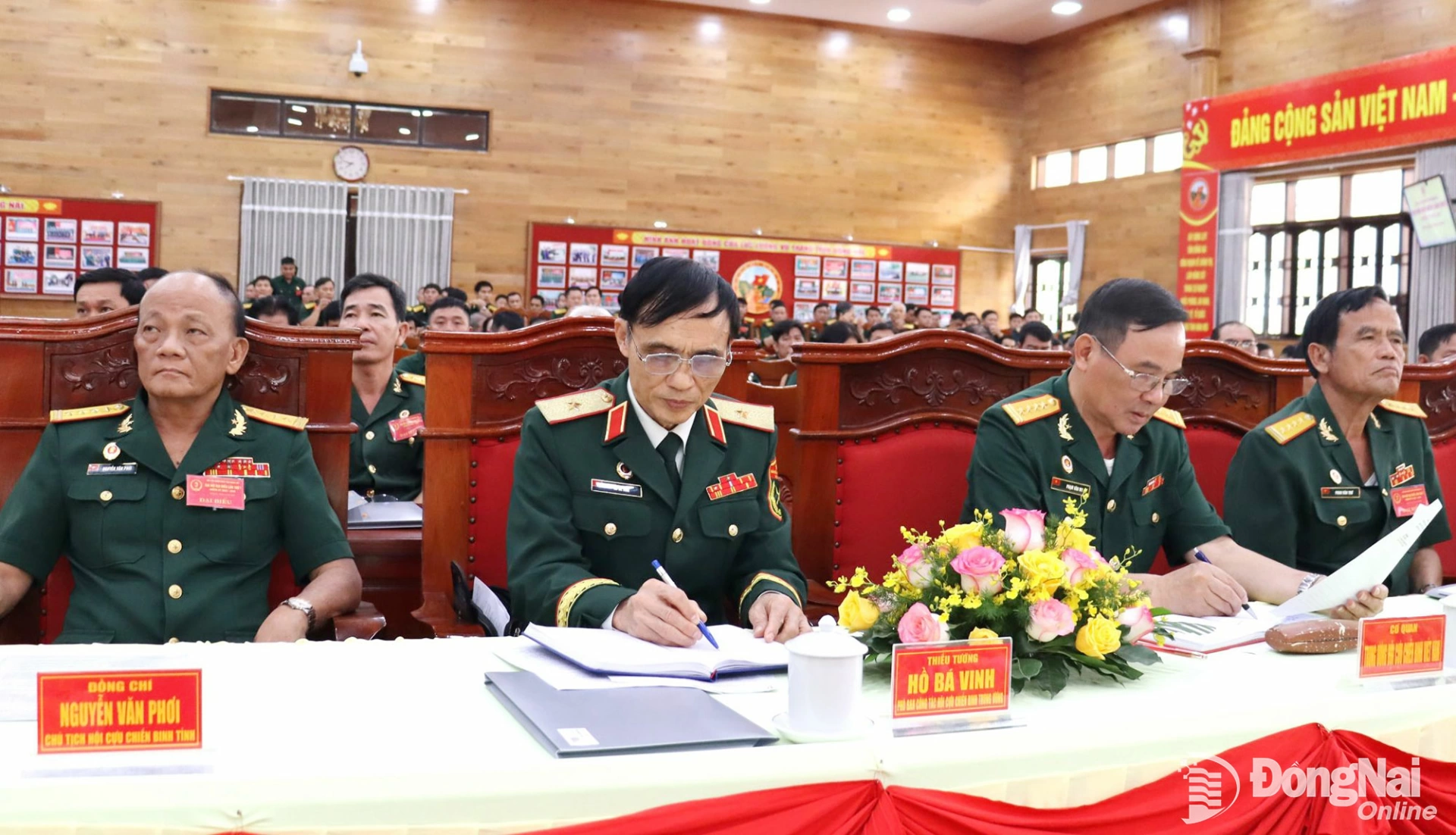 Đại biểu Trung ương Hội Cựu chiến binh Việt Nam và tỉnh Đồng Nai dự Đại hội phiên thứ nhất. Ảnh: Nam Anh  