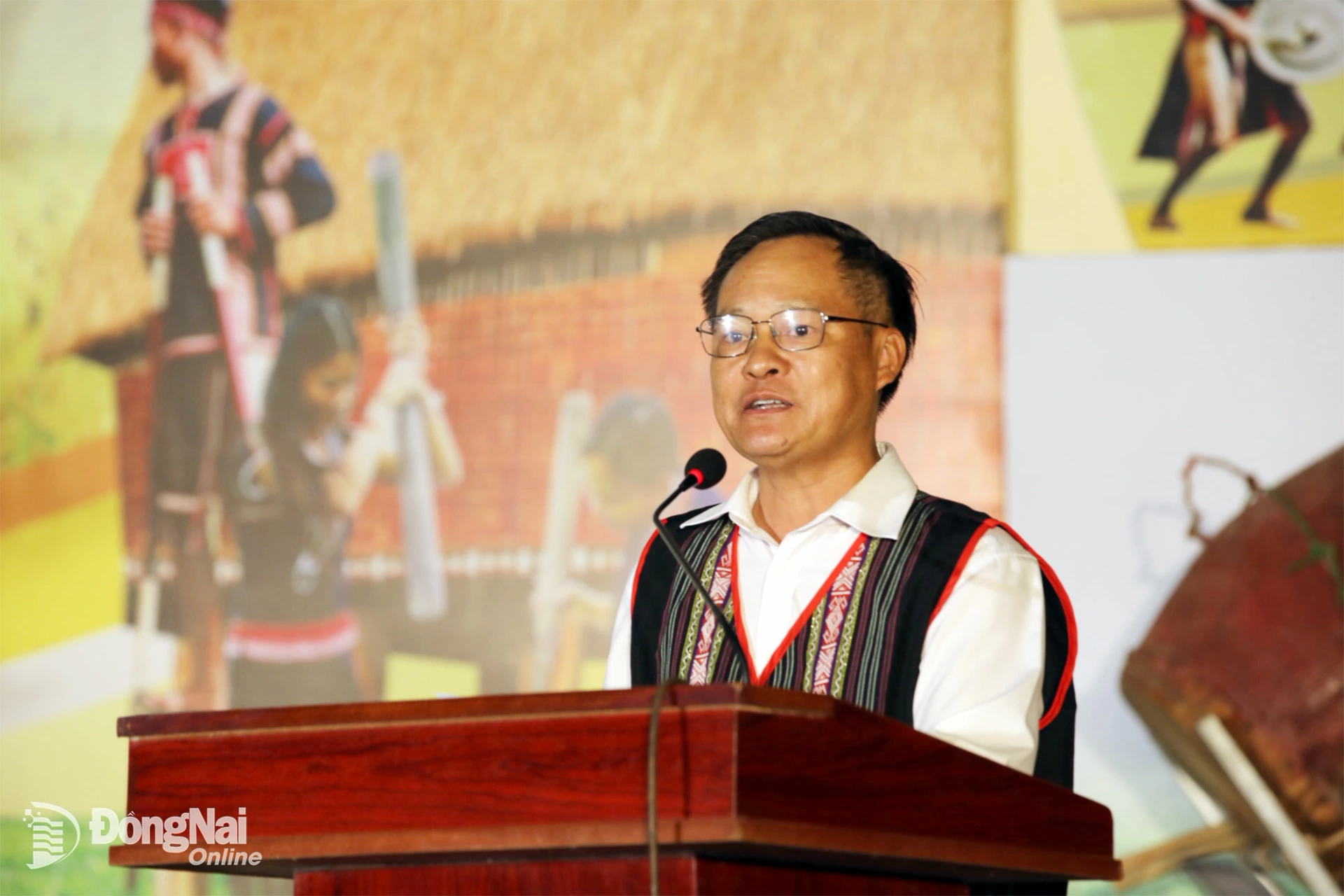 B&iacute; thư Đảng ủy, Chủ tịch HĐND x&atilde; T&acirc;n Hưng Mạc Đ&igrave;nh Huấn ph&aacute;t biểu tại chương tr&igrave;nh. Ảnh: Trương Hiện